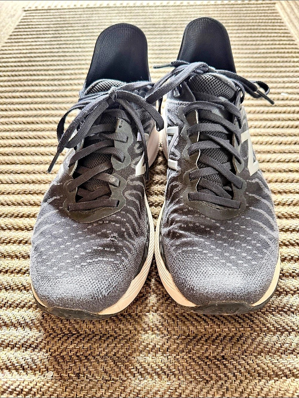 New Balance Fresh Foam Roav Women's Athletic Shoes US 8. Black & White